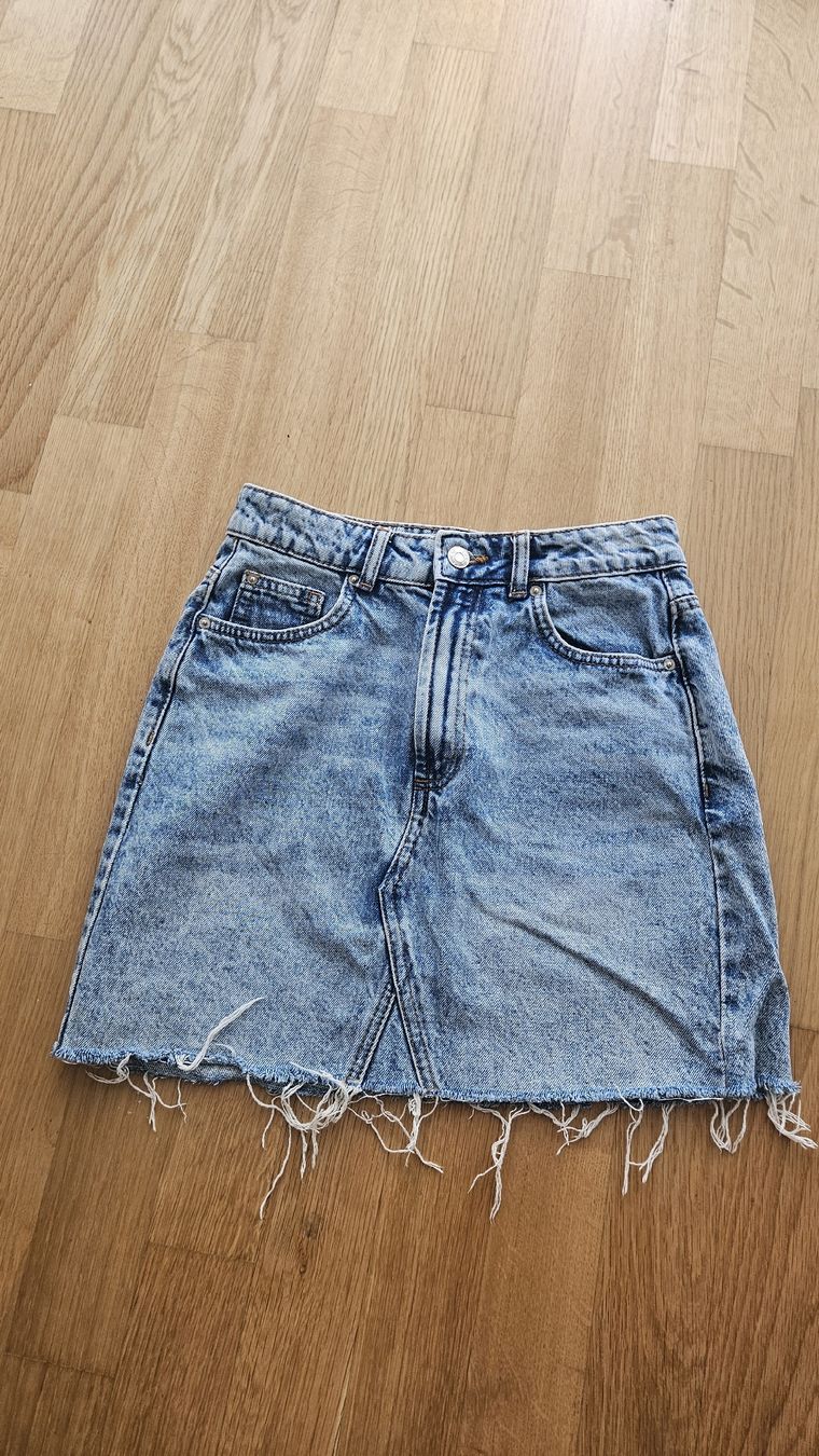 Gonne: jupe en jeans, taille 34 – Usato da Sion venduto da tiff_1992