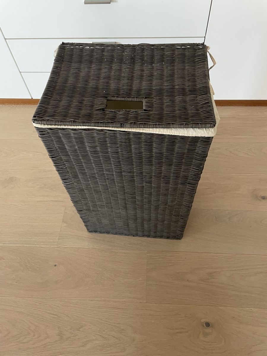 Wäschekörbe: Wäschekorb grau 40 x 30 x 65 – Gebraucht aus Bassersdorf von Marc13