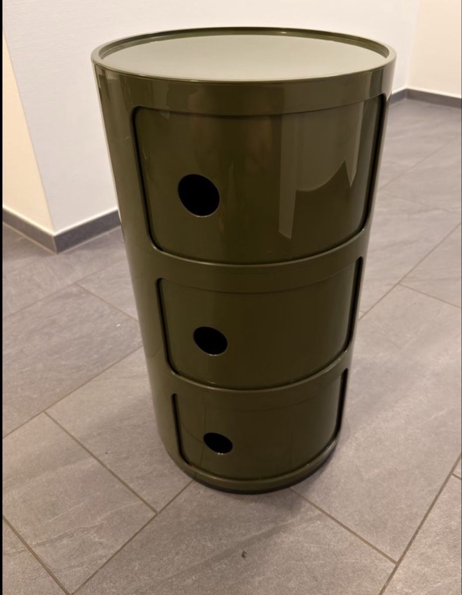 Cassettiere: Kartell componibili. Olivgrün – Usato da Therwil venduto da Schwedenlove