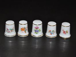 5 Fingerhüte aus Porzellan, Blumenmuster, Goldrand, Hungary