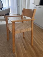zwei Esszimmerstühle aus Massivholz