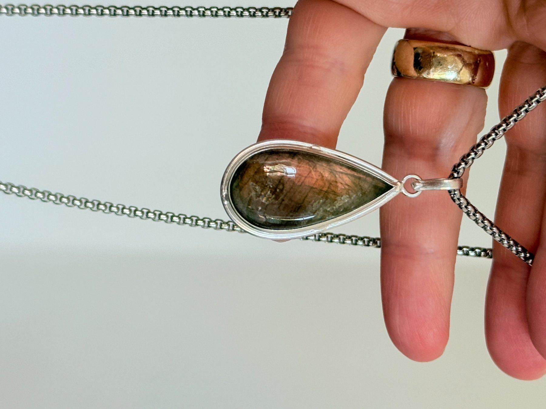 Catenine: Collier vintage avec pendentif pierre Labradorite – Nuovo e nell'imballaggio originale da Genève venduto da AWWA 3