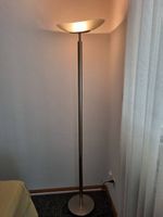 Schöne Stehlampe / Deckenfluter