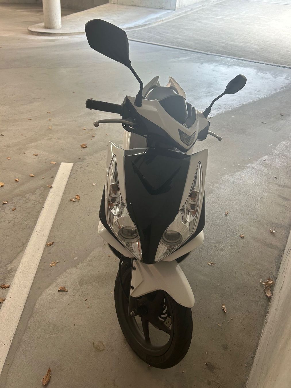 Honda Scooters: Top gepflegter Honda Roller mit Helm – Gebraucht aus Dättwil AG von Ronjastoll1