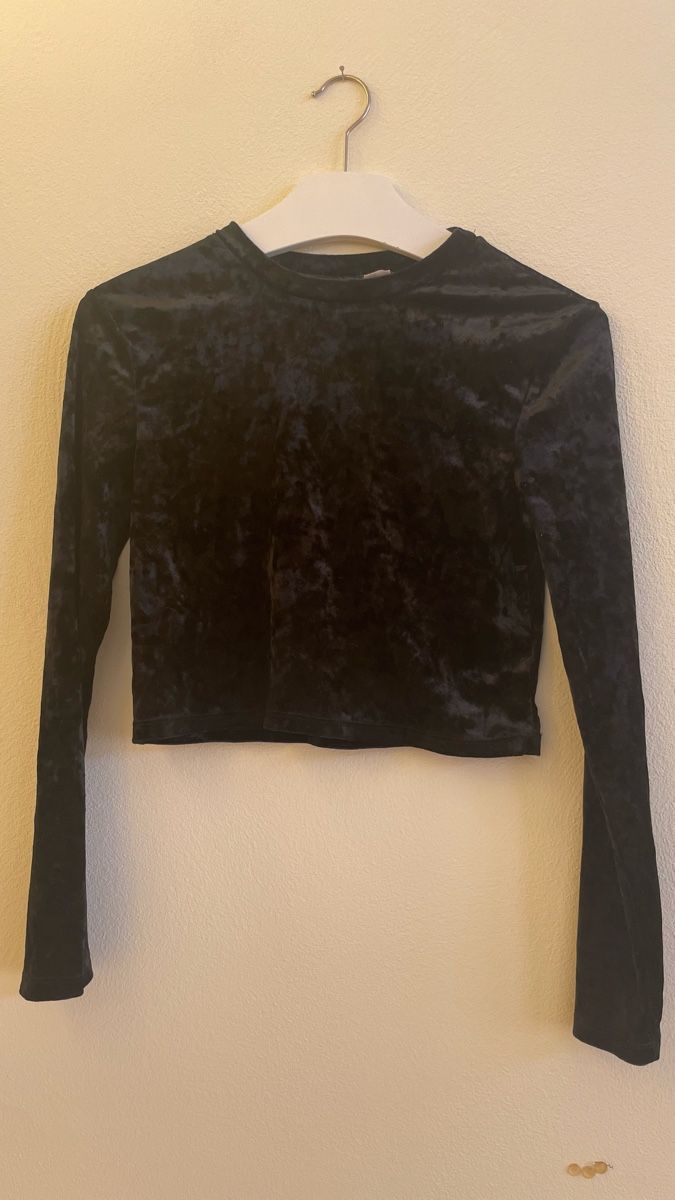 Lotti di vestiti: Kleiderpaket: drei dünne cropped Pullover – Usato da Roggwil BE venduto da R.. 2