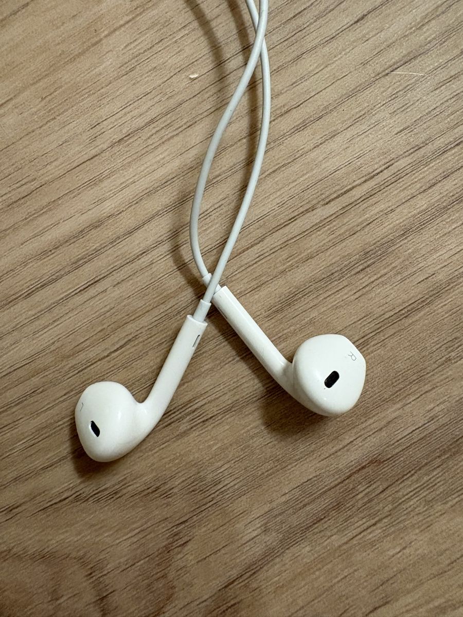 Apple Kopfhörer: Apple EarPods mit Lightning Anschluss weiss – Gebraucht aus Mels von ste_mp6f 1