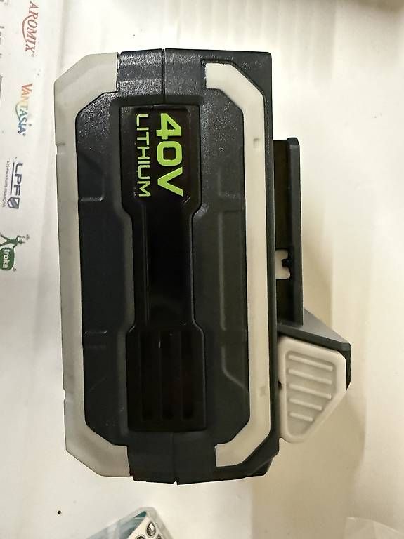 Akkus & Batterien: Chargeur et batterie OKAY 40V – Gebraucht aus Les Geneveys-sur-Coffrane von ba_s 2