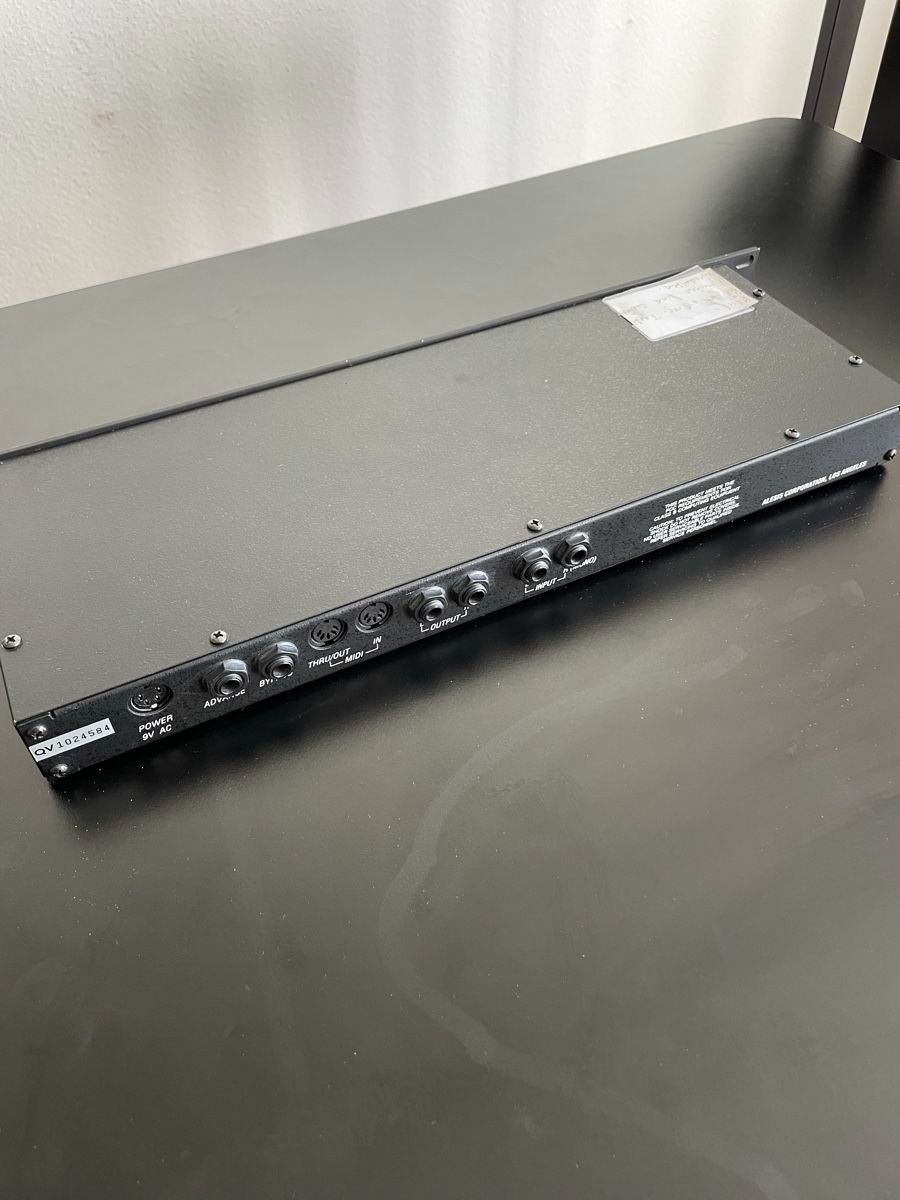 Alesis Musikinstrumente: Alesis Quadraverb Plus Digitaler Effektprozessor Rack Mount – Gebraucht aus Zürich von  1