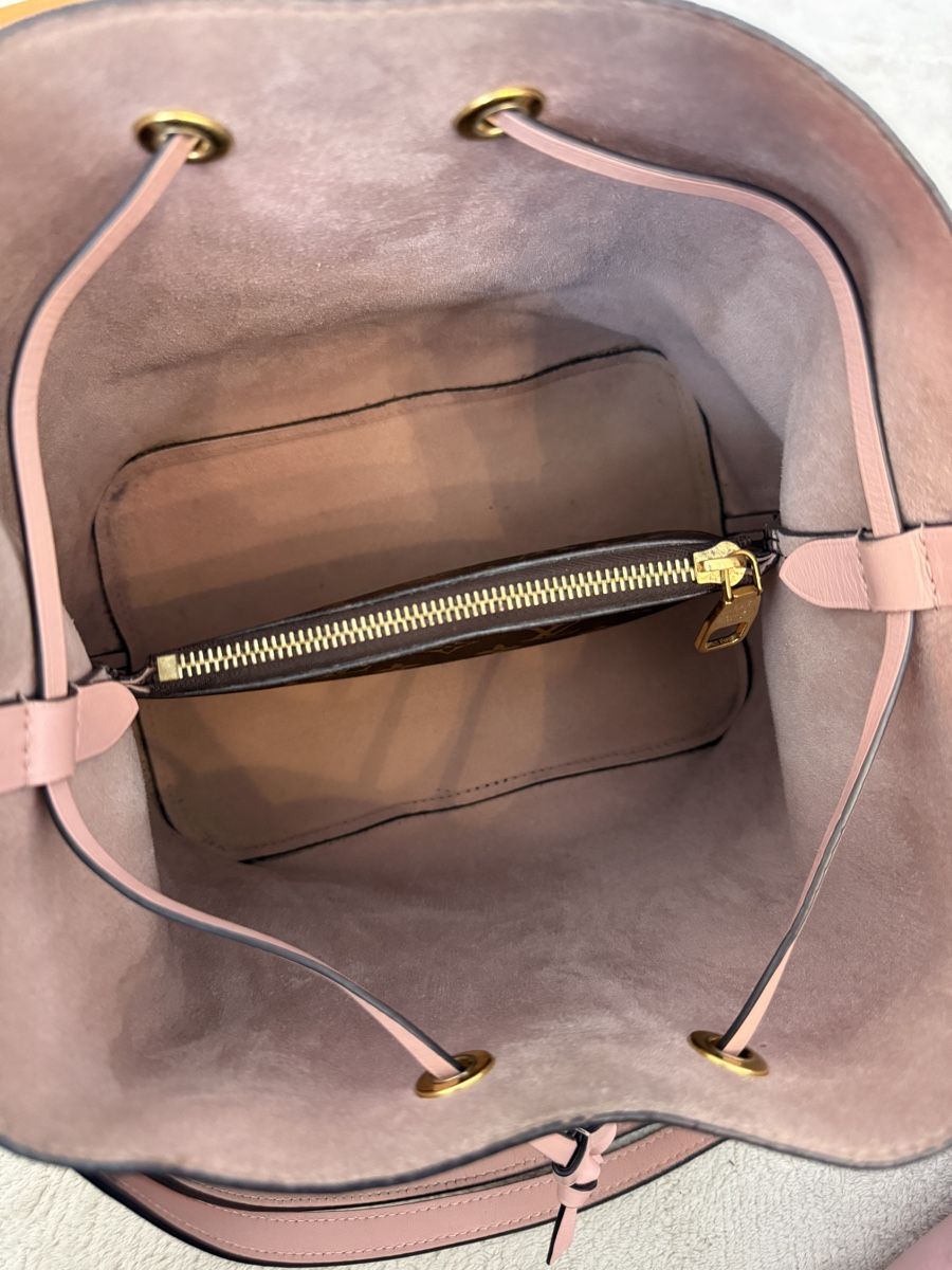 Louis Vuitton Borse da donna: Louis Vuitton NeoNoe Rosé Poudre Full Set – Usato da Horn venduto da Mustang12 4