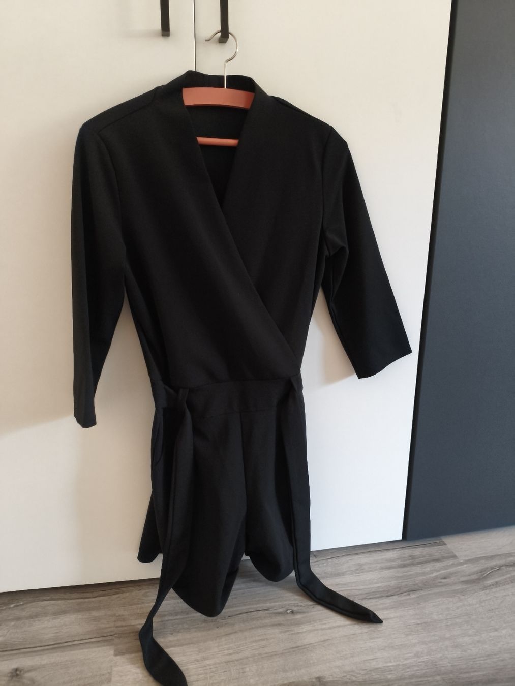 Vestiti: Abito a pantaloncino nero – Usato da Bioggio venduto da OresteIronix 1