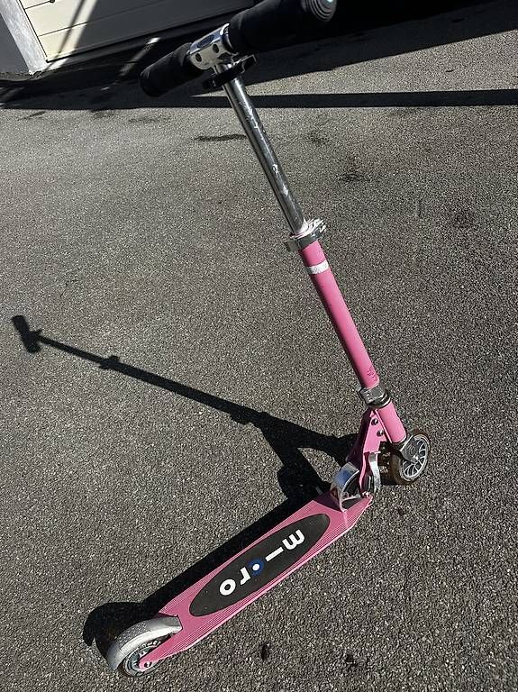 Kickboard: Trottinette Micro rose pour enfant – Usato da Le Brassus venduto da eric_6xj8