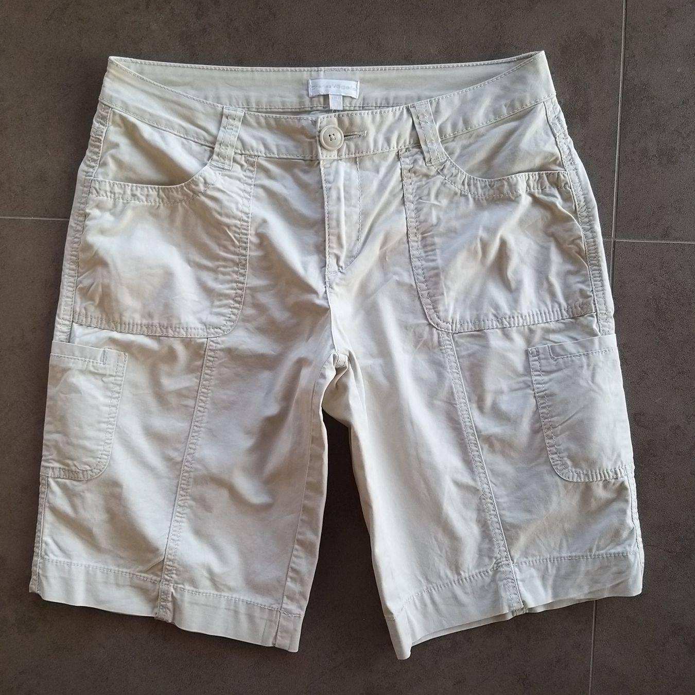 Pantaloni: Bermuda femme, beige clair – Usato da Onnens VD venduto da Bleuet06