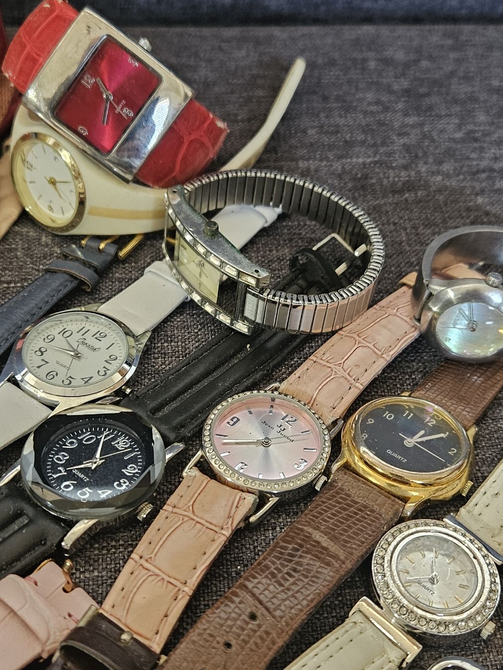Orologi: Unkontrolliert Damenuhren lot Uber 100x – Usato da Flamatt venduto da pie_f9zm 7