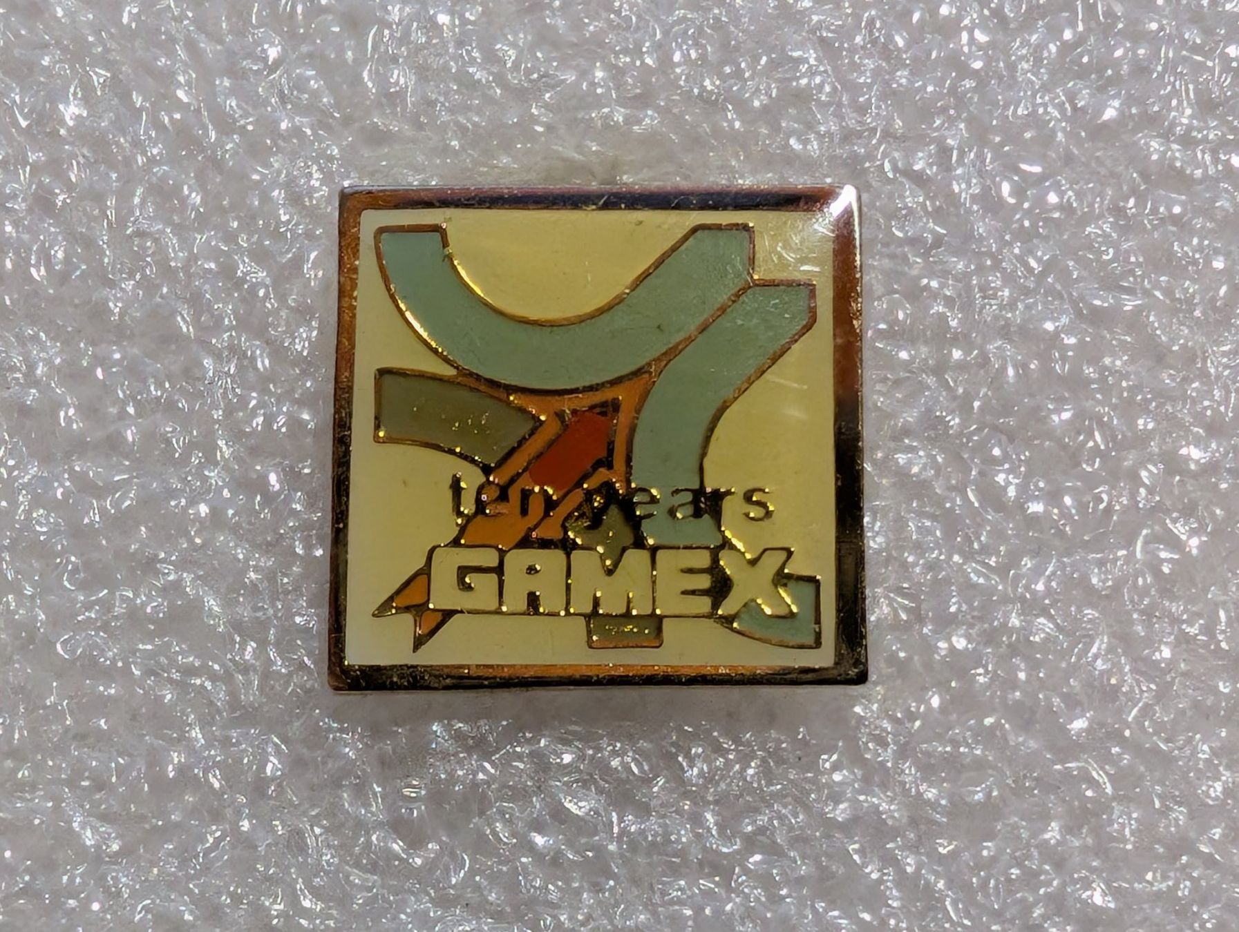 Plaketten & Abzeichen: Ansteckpin 267: Game X – Gebraucht aus Oppligen von Pin-Fall-Shop