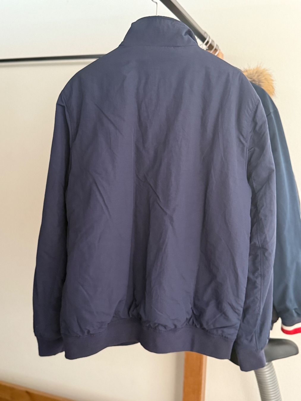 Tommy Hilfiger Giacche: Tommy Hilfiger Jacke – Nuovo (secondo la descrizione) da Möhlin venduto da bytelabor.ch 1