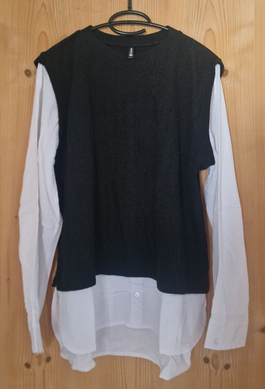 Maglioni & Felpe: Schwarzes Stricktop mit Hemdbluse, Grösse XL, NEU!!! – Nuovo (secondo la descrizione) da Falera venduto da Fudax