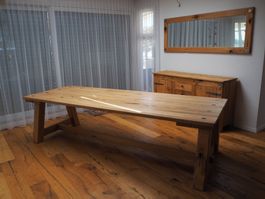 Schönes und hochwertiges Holztisch Kommode und Spiegel Set
