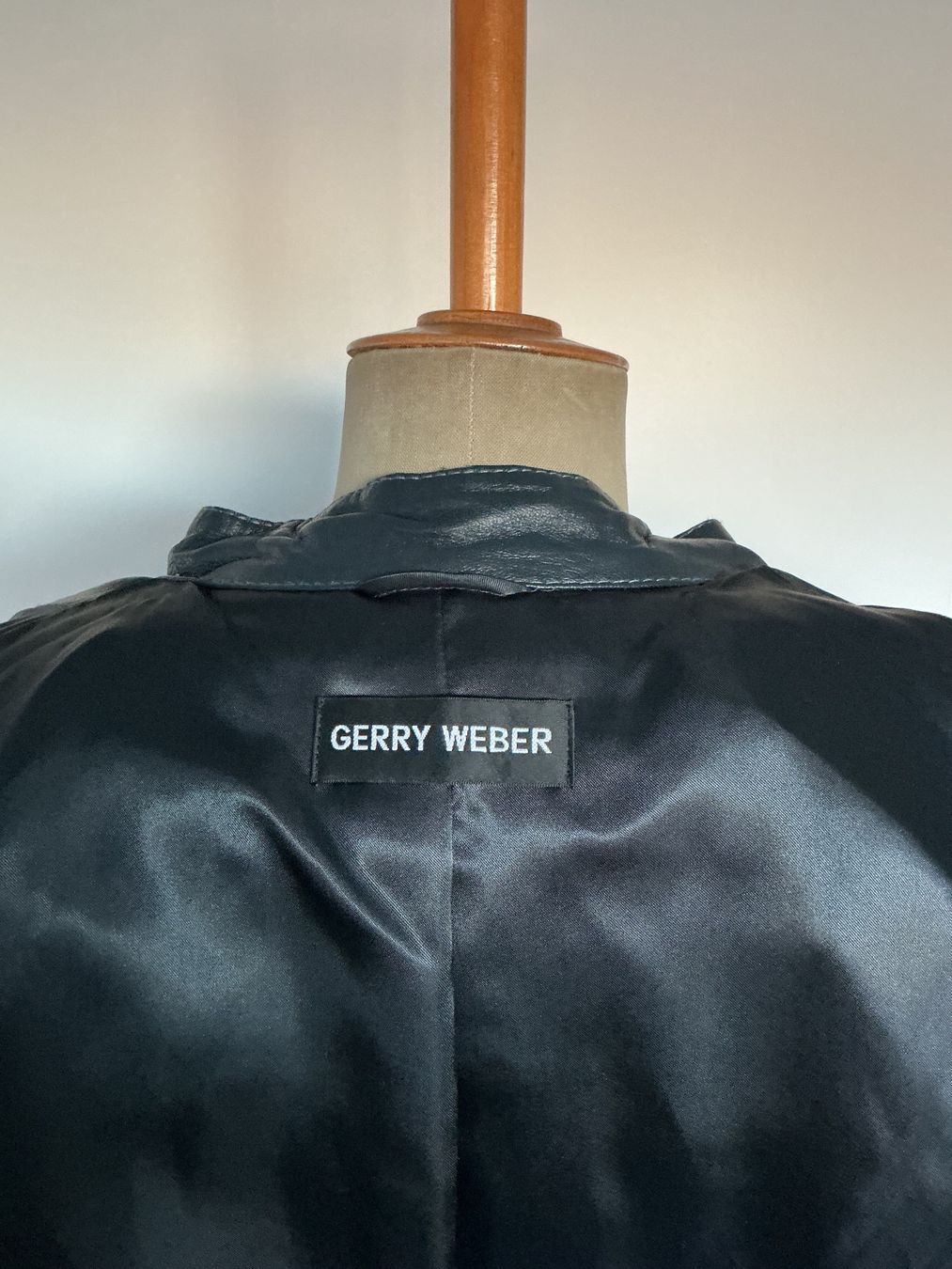 Vestes: Lederjacke GERRY WEBER dunkelblau – Neuf (Voir description) à Frenkendorf par Schauenburgy 4