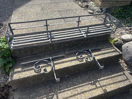 Blumenkasten Metall mit Wandhalterung grau guter Zustand