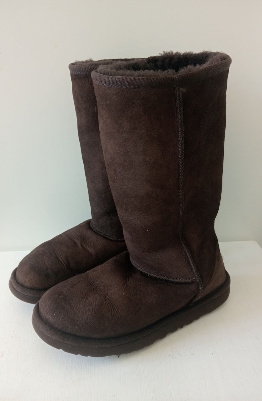 Scarpe per cavalli: UGG Australia Classic Gr. 38 Braun – Difettoso da Allschwil venduto da Evgeniia78