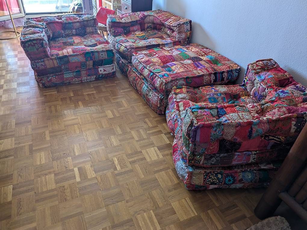 Sofas: Canapé patchwork avec différents poufs modulables – Neuf avec emballage d'origine à Lausanne par Mulder01 3
