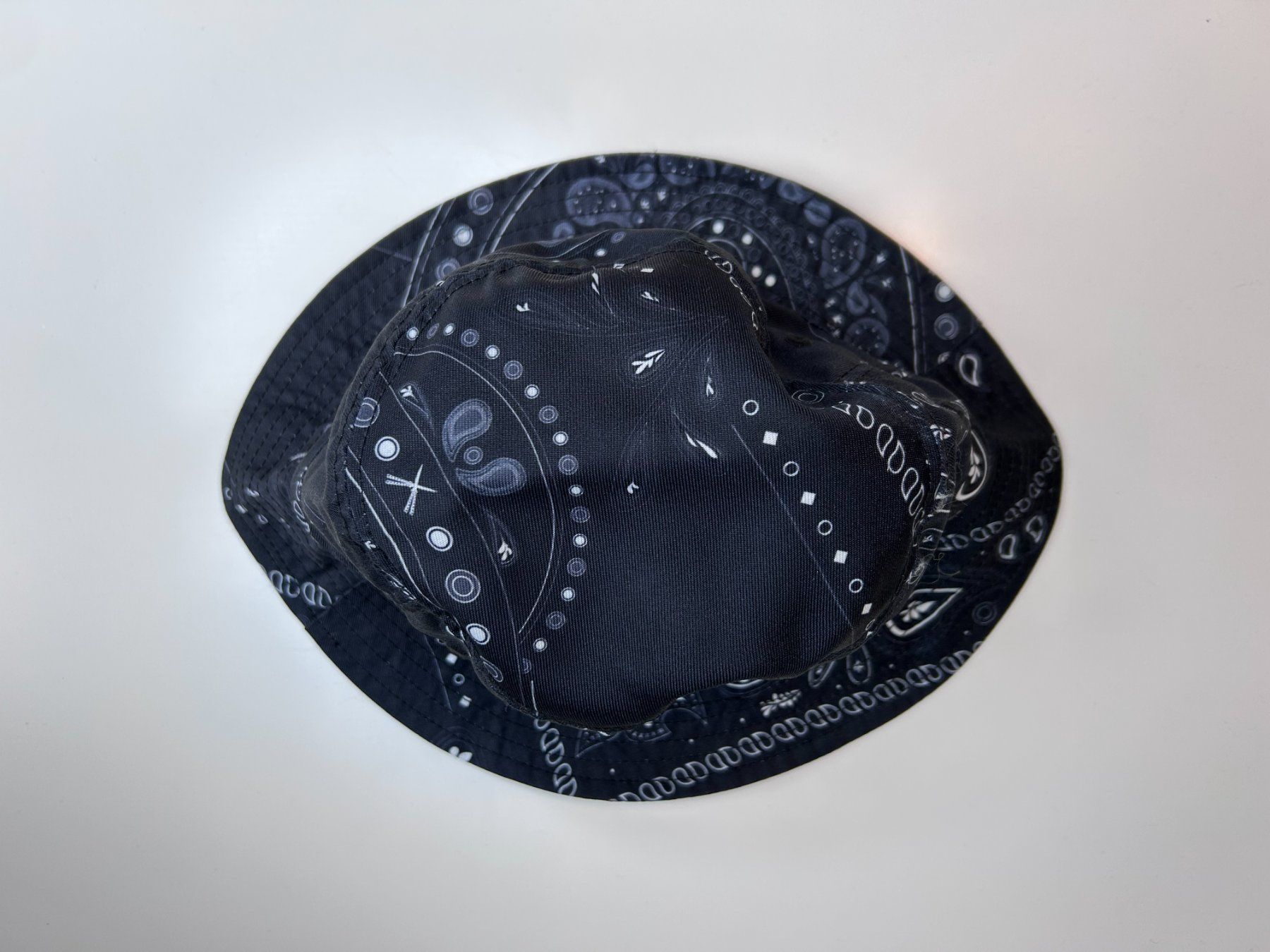 H&M Chapeaux, bonnets & casquettes: Criminal Damage Bucket Hat – D'occasion à St. Gallen par look-twice 3