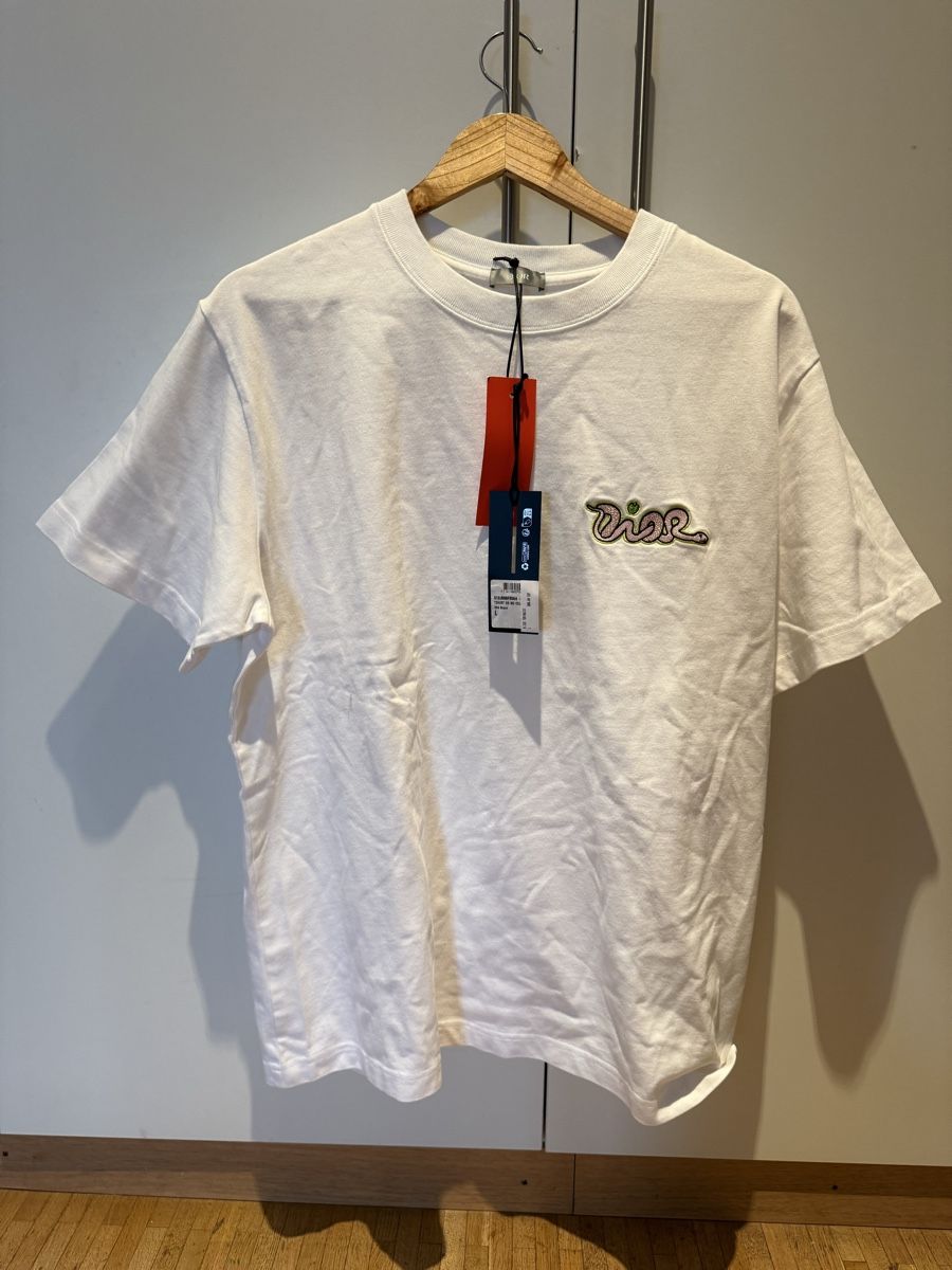 Dior T-Shirts: Dior X Kaws Tee – Neu und originalverpackt aus Genève von SG_73