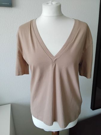T-shirt Zara neuf, taille S, couleur nude idéal pour l'été