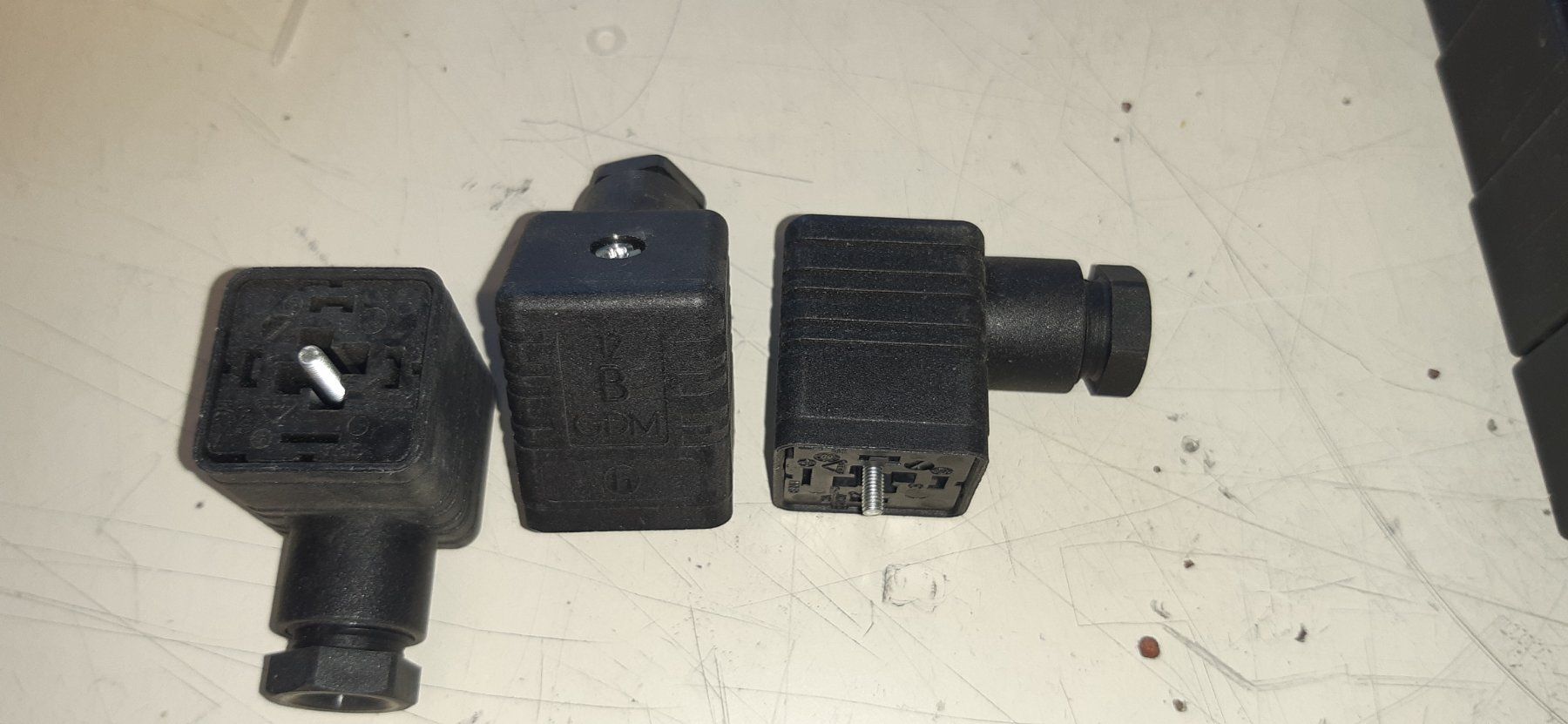 Componenti elettronici: 20 Stk. Ventilstecker Bauform A 18mm Hirschmann – Usato da Fehraltorf venduto da STEMAC01TK 1