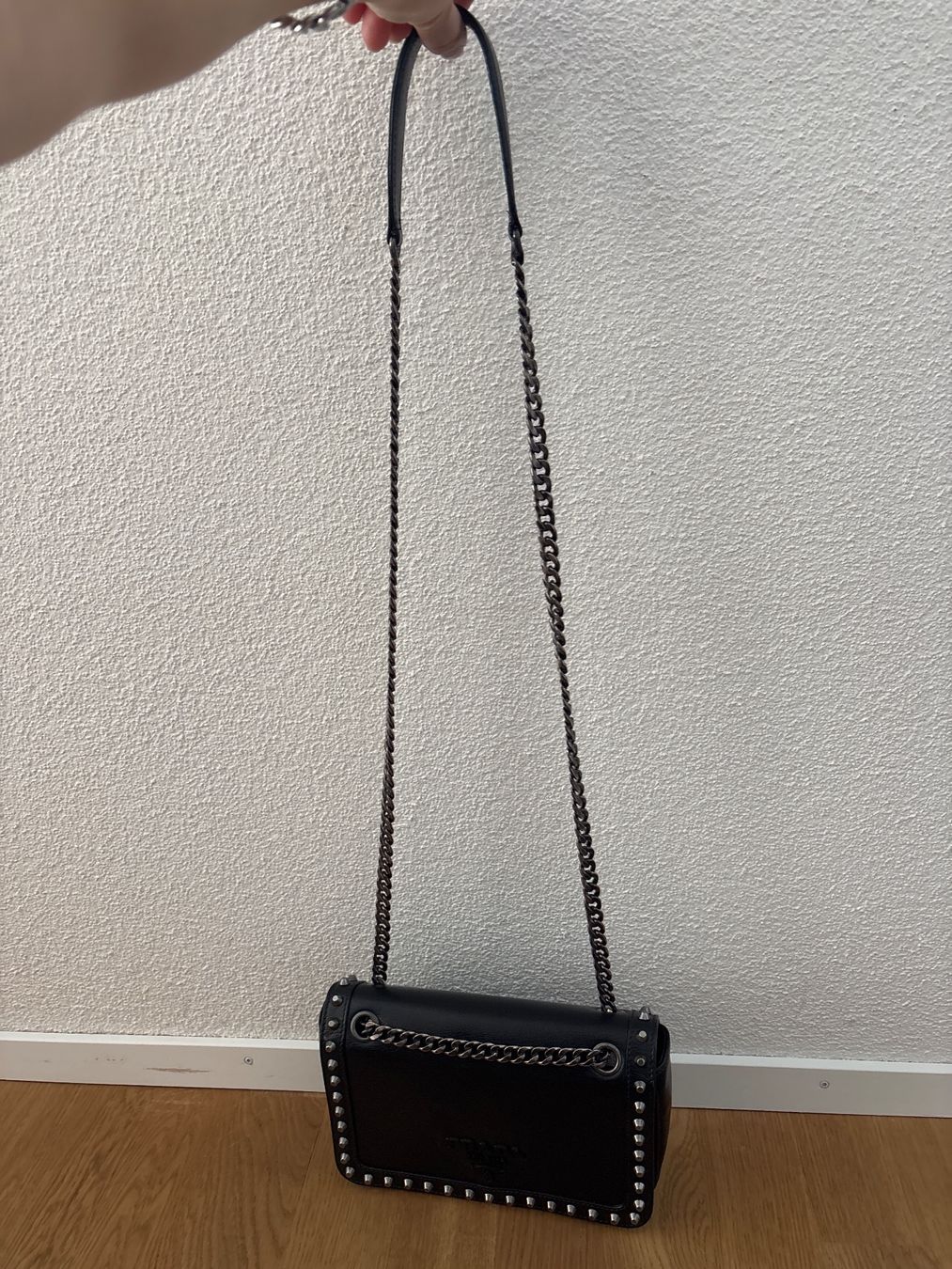 Prada Taschen für Damen: Beautiful black Prada bag with studs – Gebraucht aus Küssnacht am Rigi von s_vndn 4