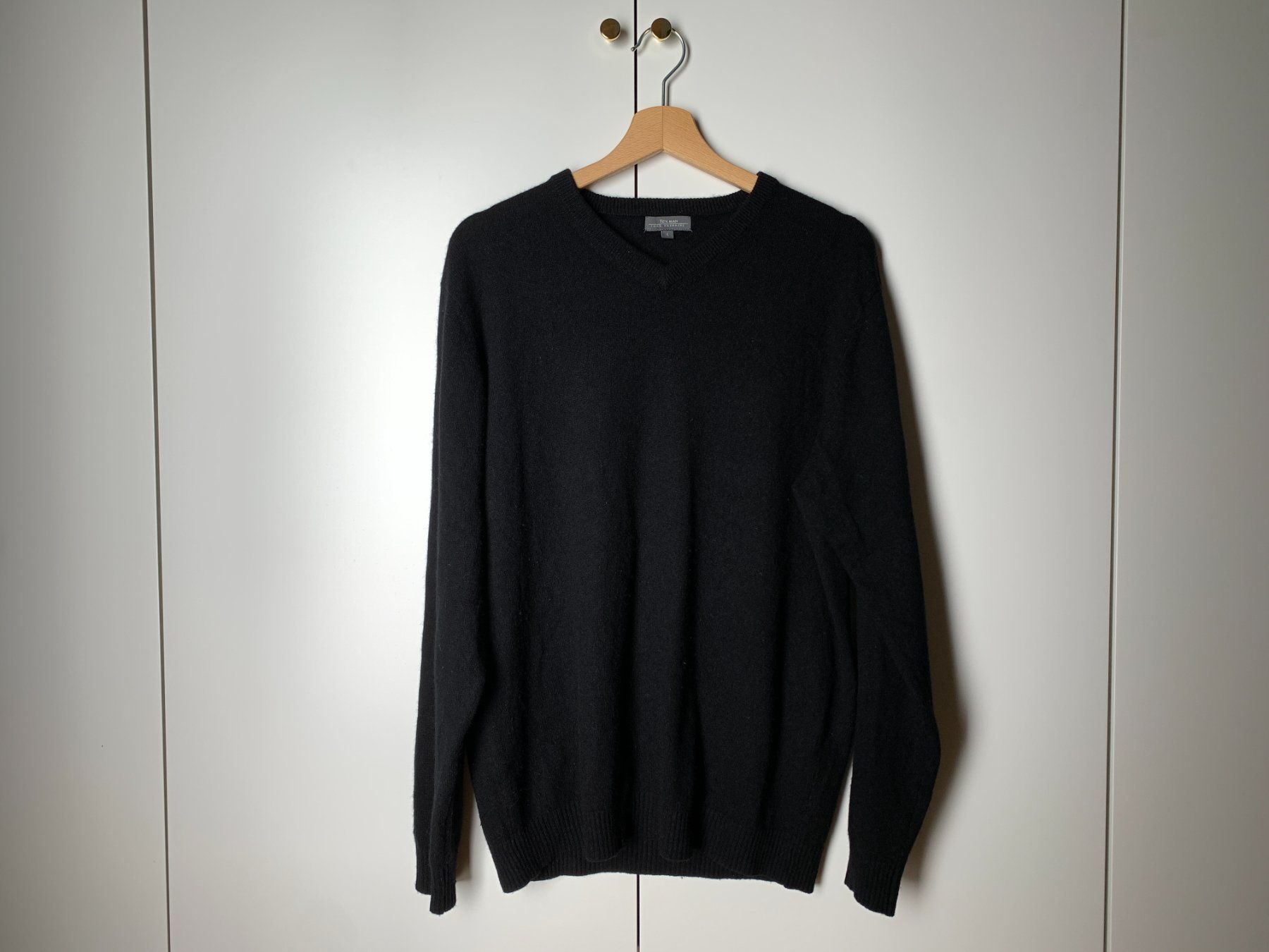 Maglioni & Felpe: 100% Kaschmir Pullover V-Ausschnitt Schwarz, Grösse L – Usato da Zürich venduto da lor_s6l8