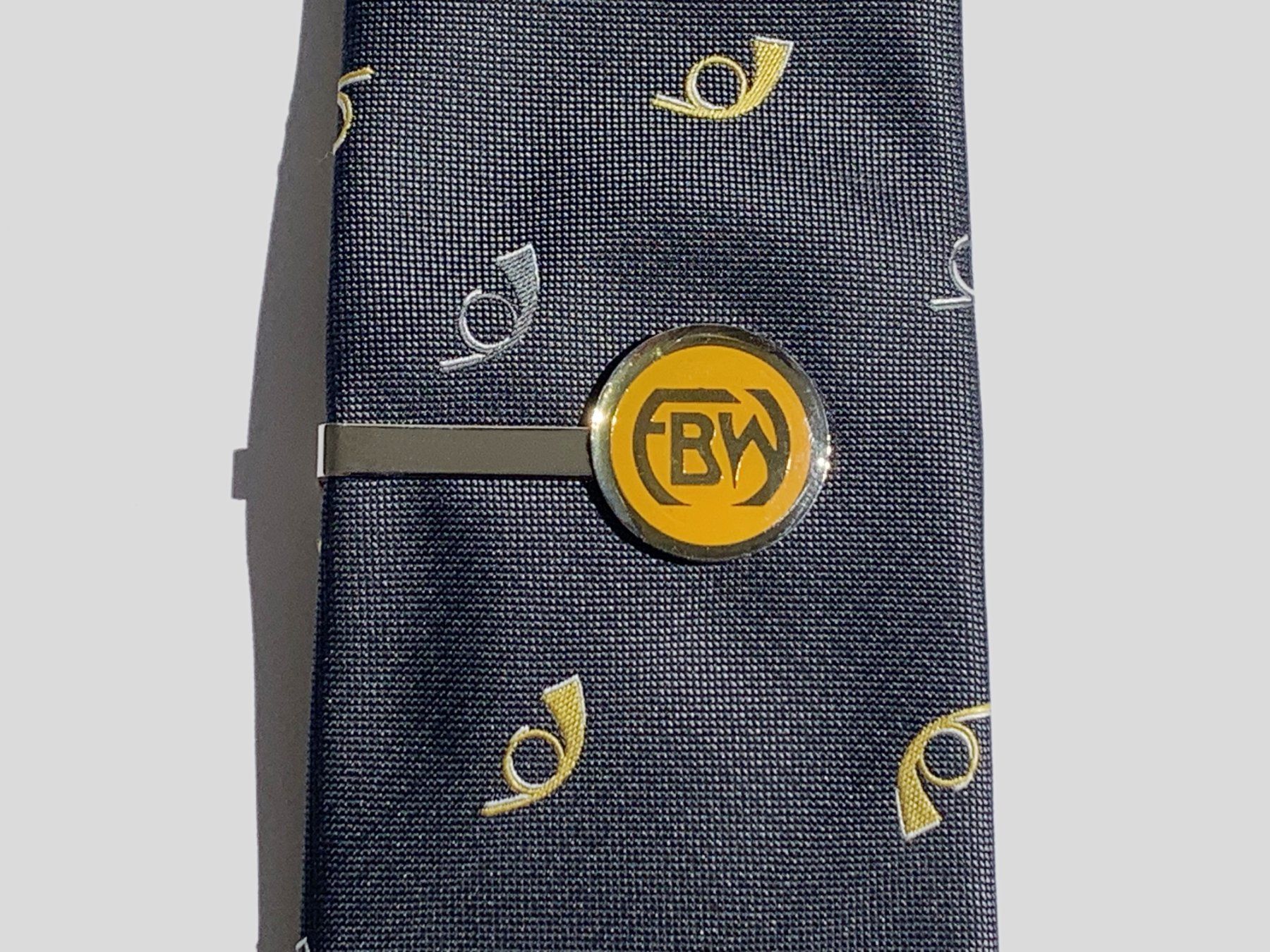 Placchette & Badge: FBW Signet Version Postauto metall glasiert Krawattennadel – Nuovo (secondo la descrizione) da Bern venduto da AWiBe