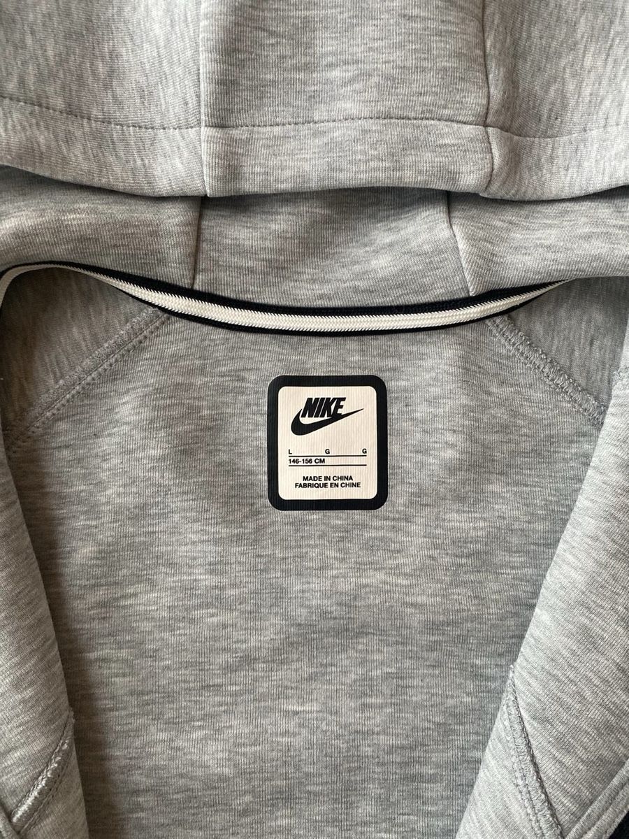Nike Jacken: Nike Tech Fleece Hoodie -  13 ans – Gebraucht aus Geneve von maremonte 3