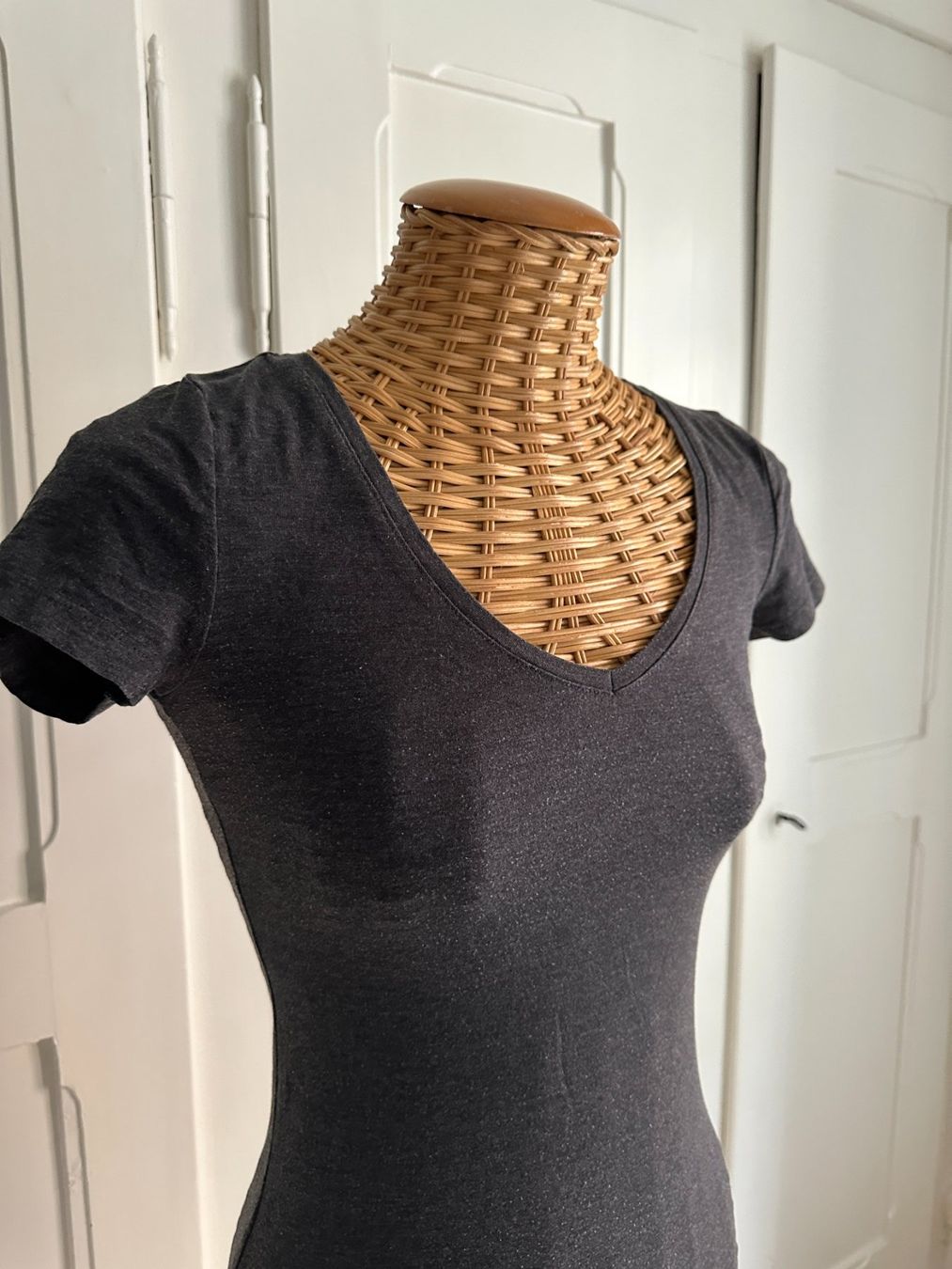 H&M T-Shirts: T-Shirt dunkelgrau XS – Gebraucht aus Zürich von Diazaio 1