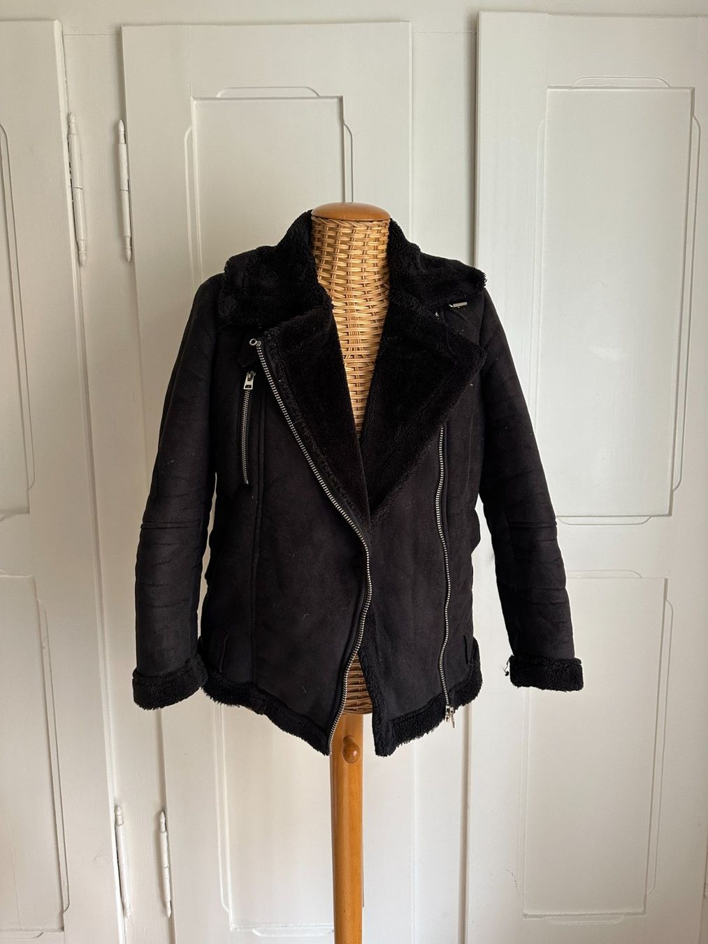 Topshop Giacche: TOPSHOP - Shearling Wildleder Jacke schwarz 34 – Usato da Zürich venduto da Diazaio