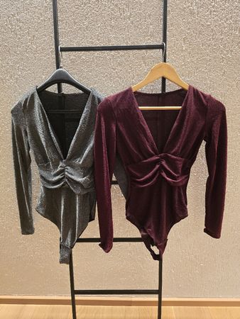 2x Intimissimi Bodys Gr. S – ungetragen – Silber & Bordeaux
