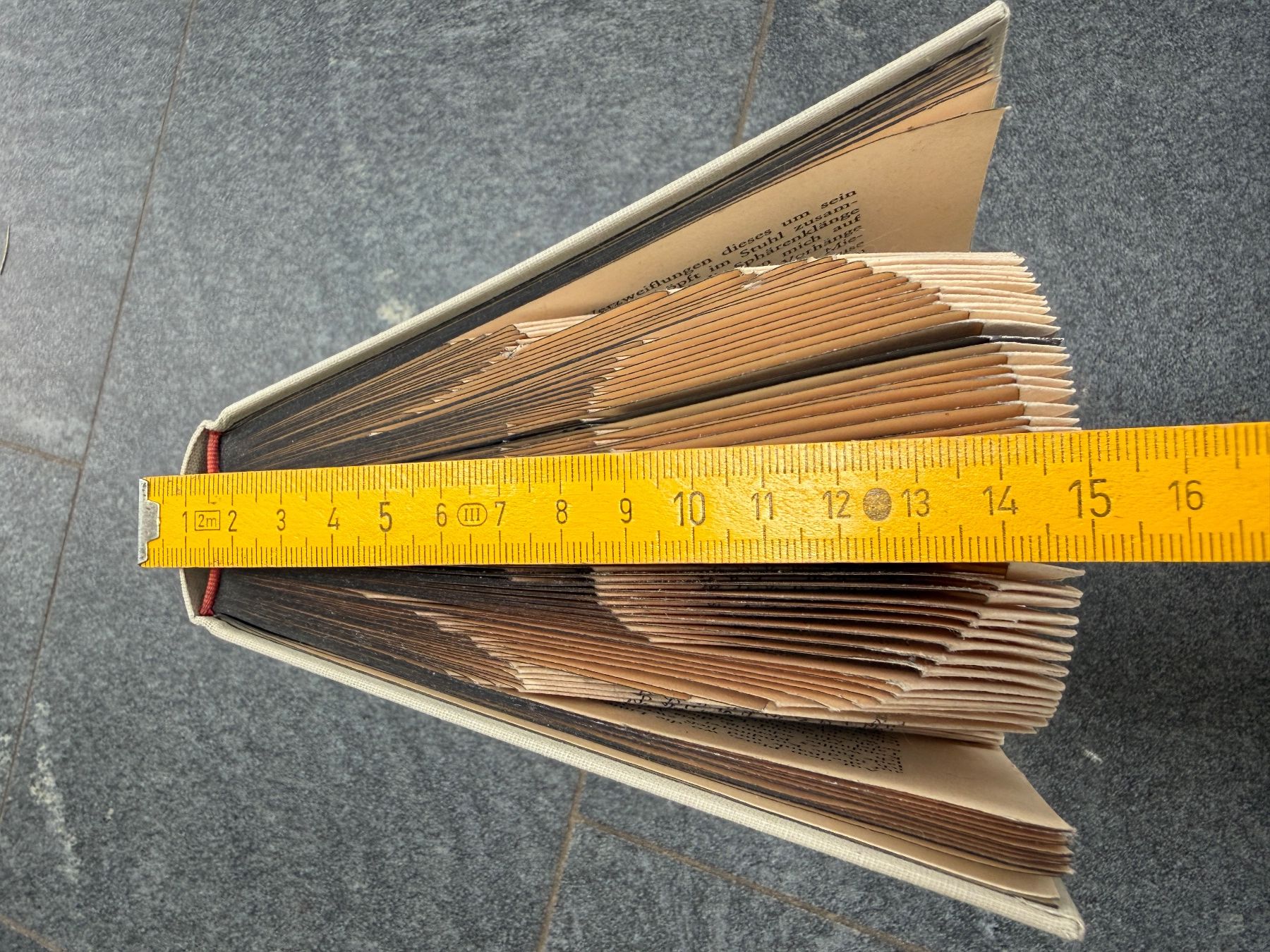 Skulpturen & Statuen: Gefaltetes Buchkunst-Objekt: Eule aus Buchseiten Skulptur – Gebraucht aus Otelfingen von Markthalle_C 4