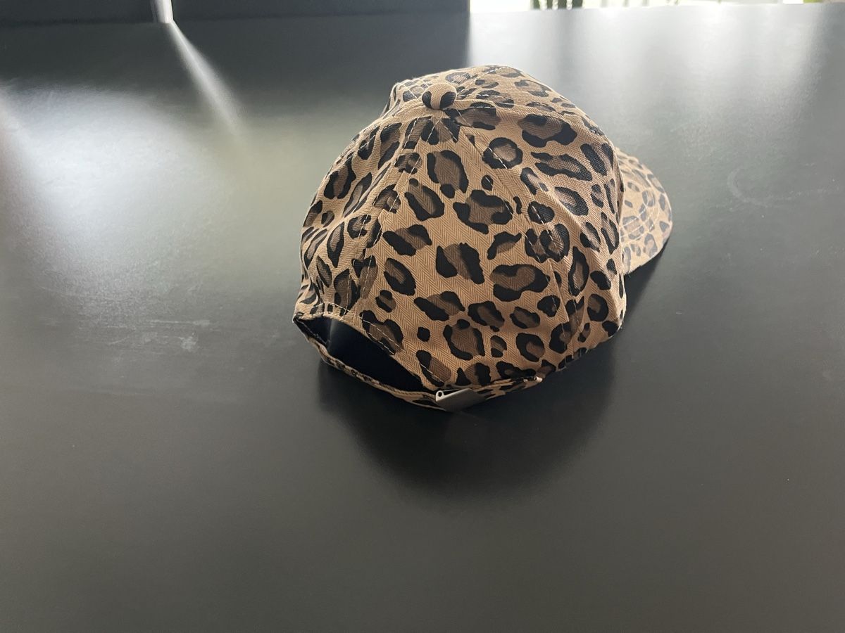 Altro in Moda donna: Coole Cap mit Leo-Muster – Nuovo (secondo la descrizione) da Kradolf venduto da bstr.9105 3