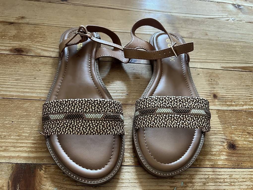 Scarpe da donna: Schöne Sandalen 40 – Usato da Rumlikon venduto da Naoona