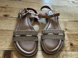 Schöne Sandalen 40