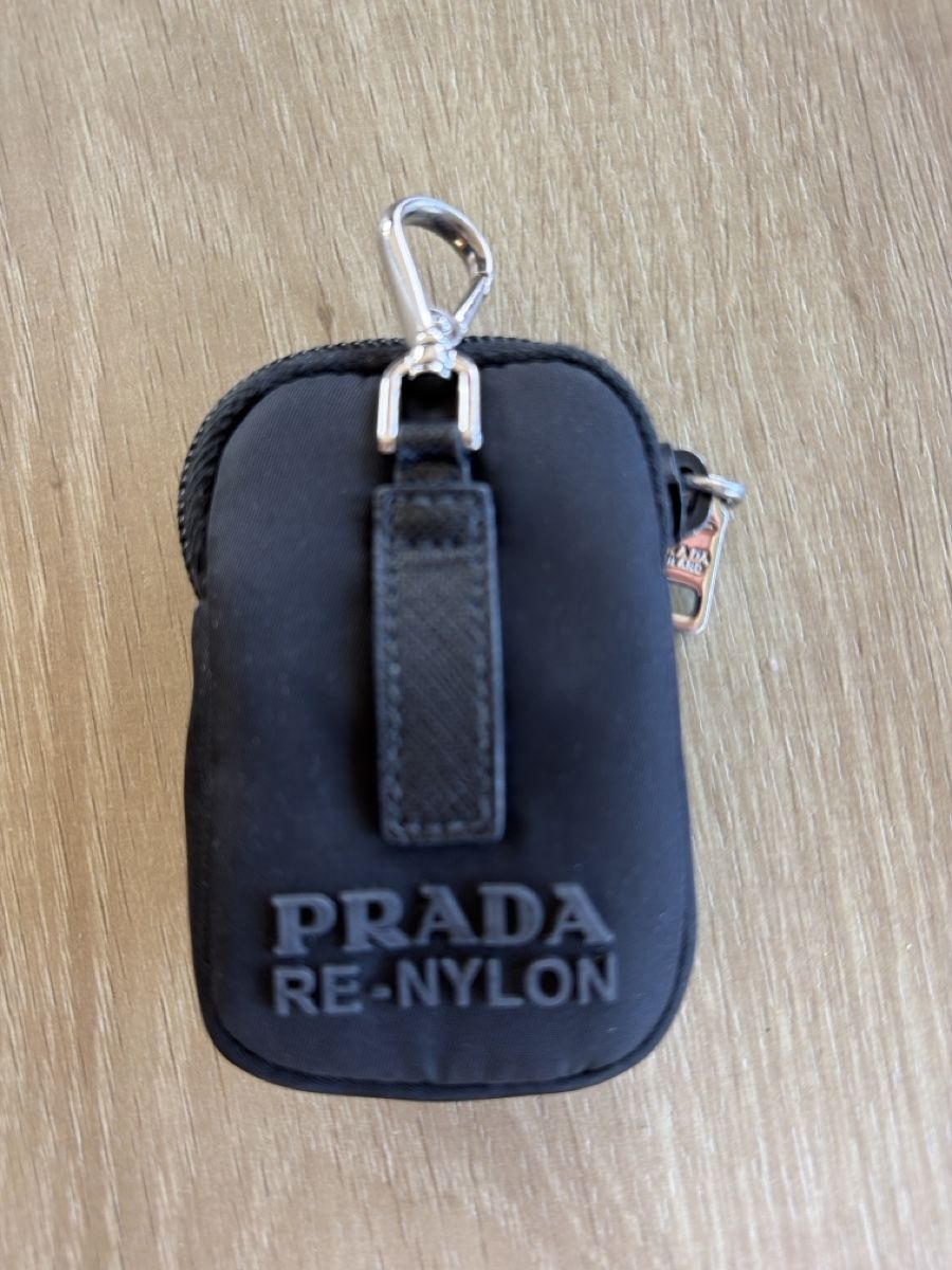 Prada Borse da donna: Original Prada re-Nylon Schlüsseletui – Nuovo (secondo la descrizione) da Rüfenacht BE venduto da Goldenstore 1