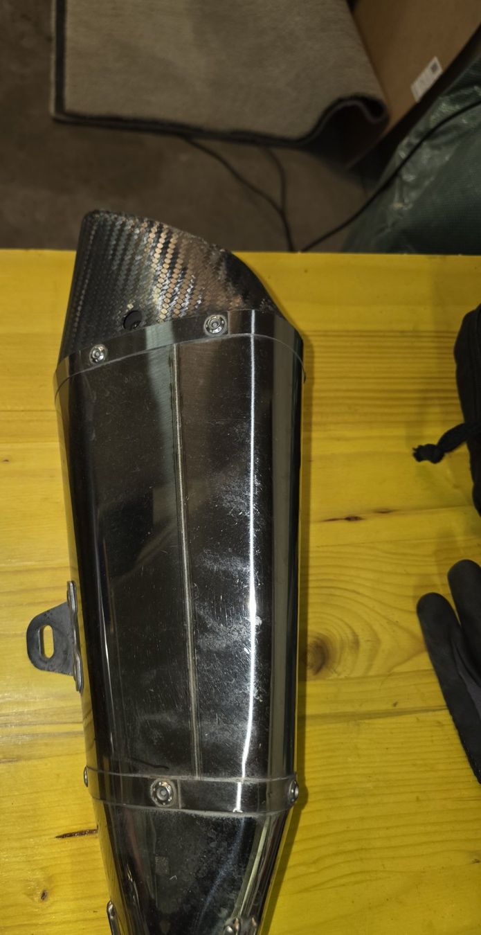 Suzuki Auspuffanlagen: GSR 750 - Yoshimura R11 Exhaust – Gebraucht aus Fribourg von dccis.ch 4