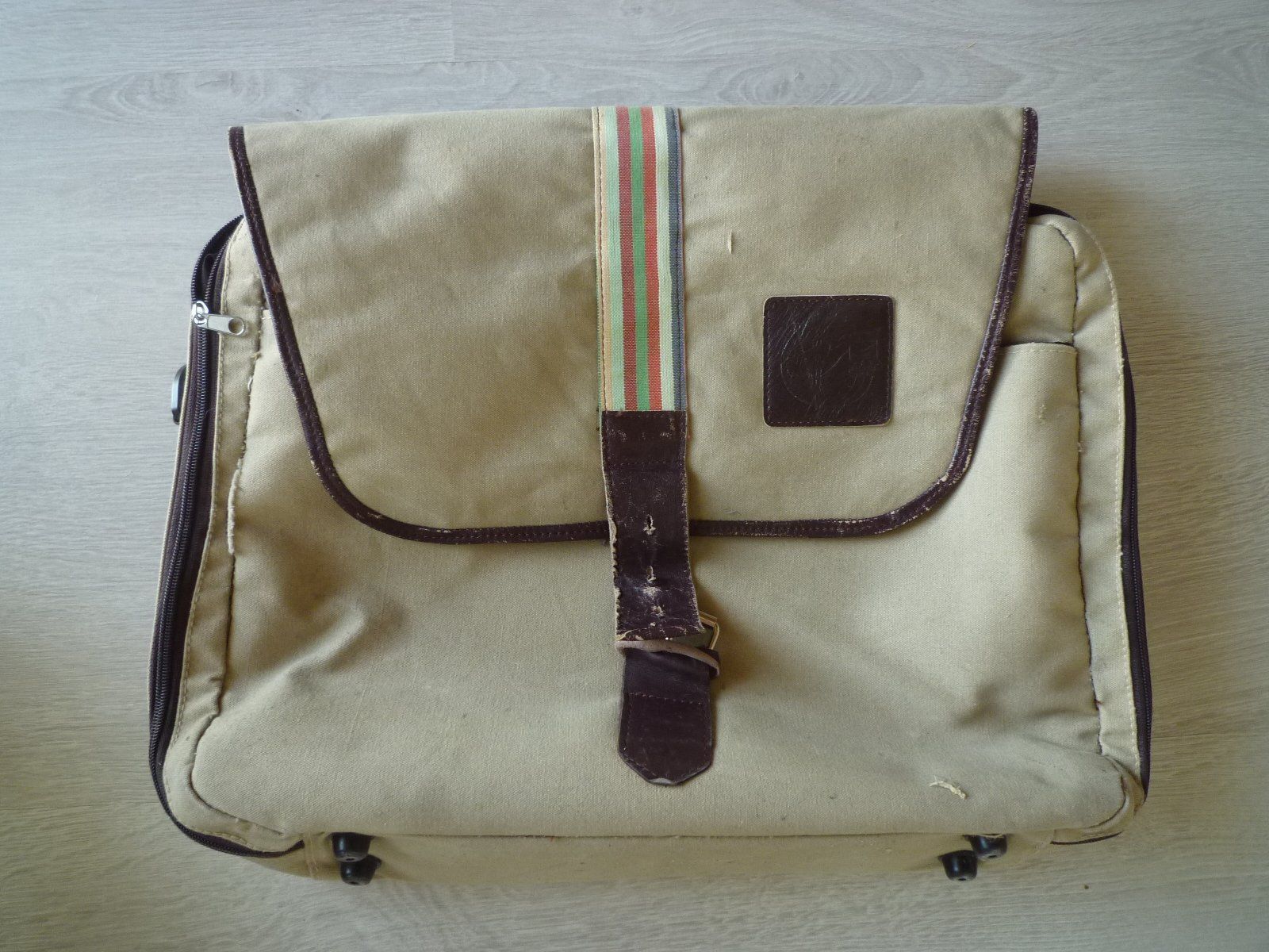 Servietten: Sacoche Serviette - Tasche – Defekt aus Delémont von fagemina