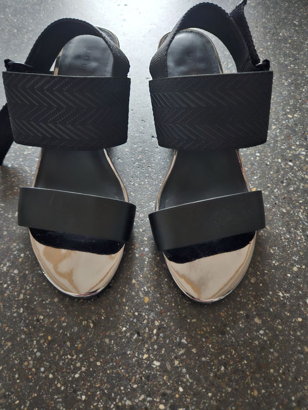 Scarpe da donna: Schwarze Sandalen mit Blockabsatz - Grösse 38 – Nuovo (secondo la descrizione) da Anwil venduto da tamoos 1