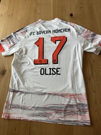 FC Bayern München Fussballtrikot Olise Grösse L mit Etikett