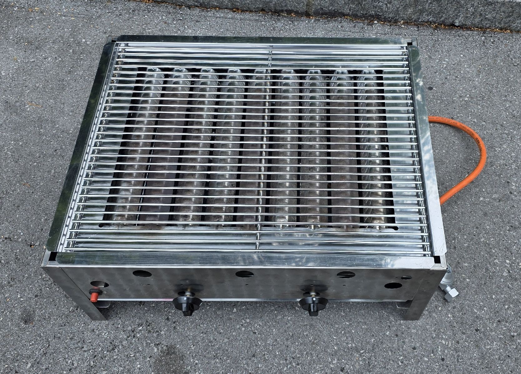 Griglie: Gasgrill + Bräter in einem, Top Zustand. – Usato da Staad SG venduto da oli7877 1