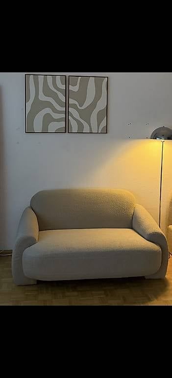 Sofas: 2-Sitzer Sofa Bouclé – D'occasion à Basel par Mawski