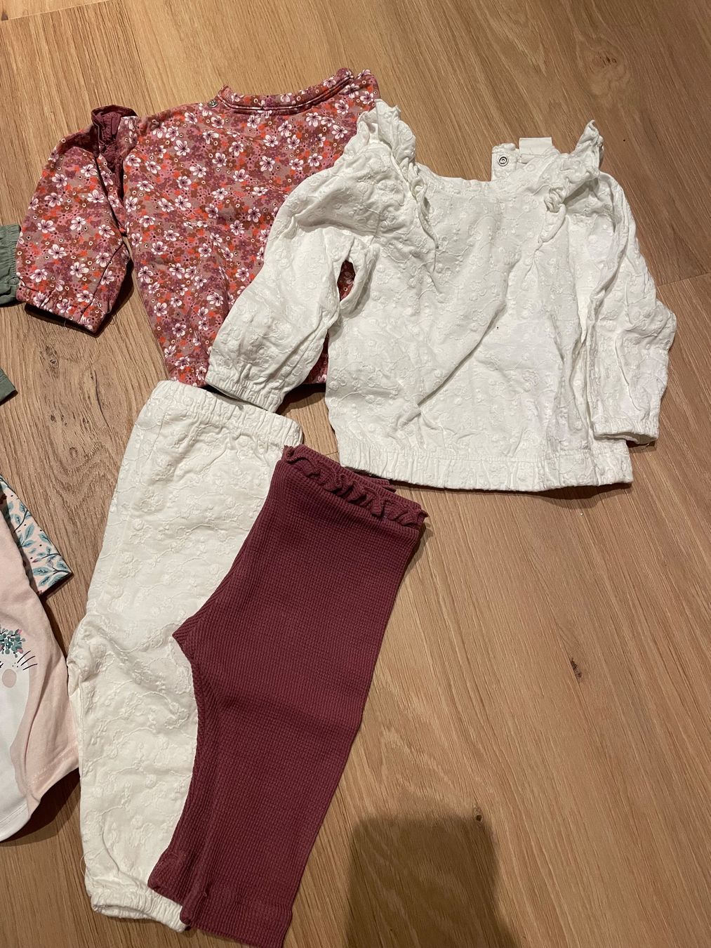 Lotti & Set di vestiti: süsses Mädchen Kleiderpaket Gr 68 – Usato da Ibach venduto da murmeli1899 1