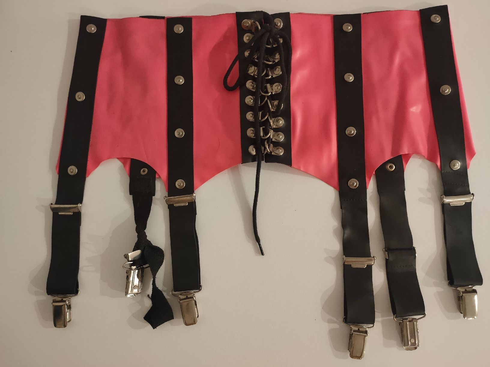 Altra biancheria intima: Pinkes mini Korsett mit Strumpfhalter, Grösse M, – Difettoso da Oberwil b. Büren venduto da 3298Oberwil