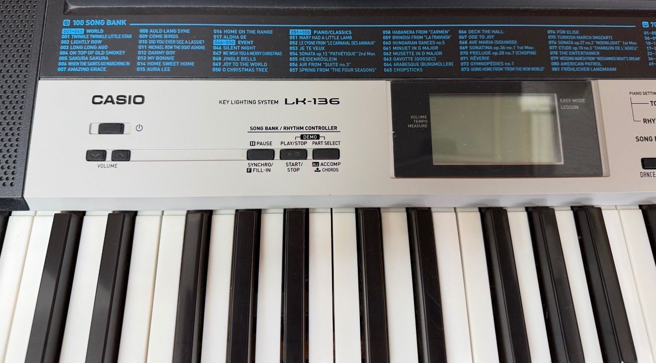 Casio Strumenti musicali: Keyboard Casio mit Leuchttasten – Usato da Gerlafingen venduto da HungerDiva 2